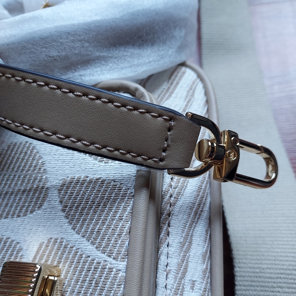NWT Michael Kors Crossbody Purse - Picture 2 of 6